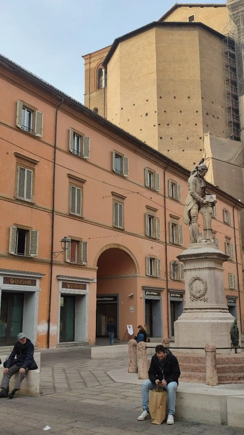 Piazza Galvani e abside di San Petronio - От Piazza Galvani, Italy