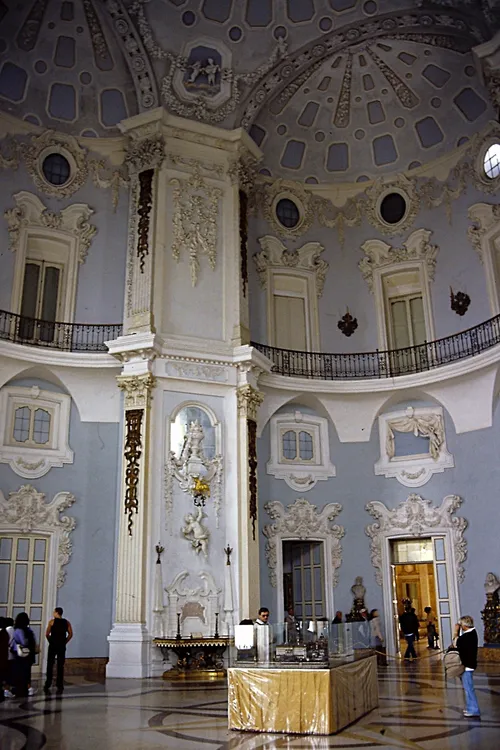 Palazzo Borromeo - Desde Duomo, Italy
