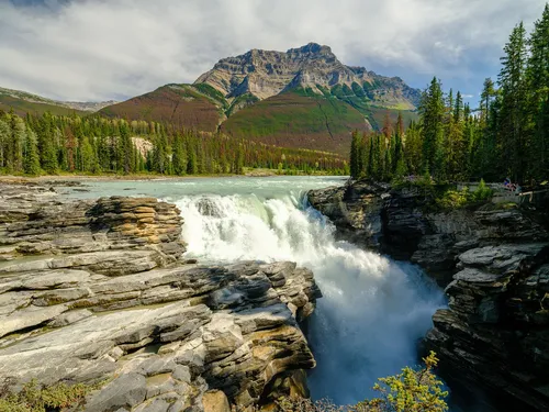 Athabasca Falls and Mountain - Desde Viewpoint, Canada