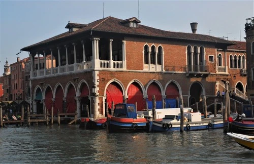 Mercato di Rialto - จาก Canal Grande - Gondola, Italy