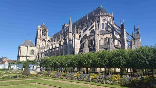 Cattedrale Saint Etienne - Da Le Jardin de l'Archêveché, France