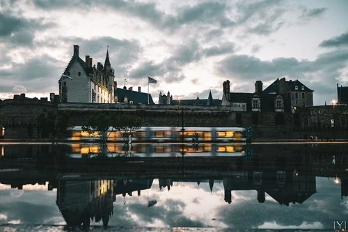 Château des ducs de Bretagne - Depuis Miroir d'eau, France
