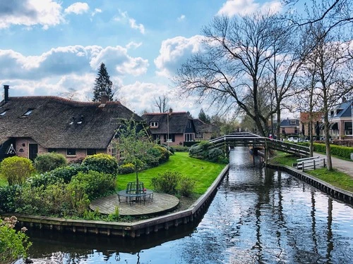 Giethoorn's Houses - Desde Bridge, Netherlands