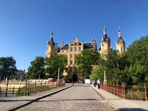 Schwerin Castle - Från Lannéstrasse Alte Brücke, Germany