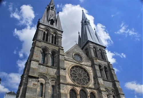 Notre Dame en Vaux - Aus Entrance, France