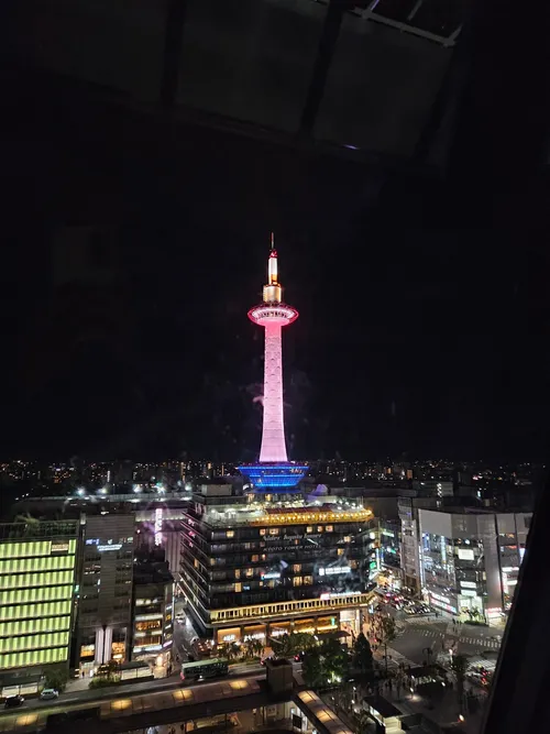 Nidec Kyoto Tower - Desde Kyoto Station Skyway, Japan