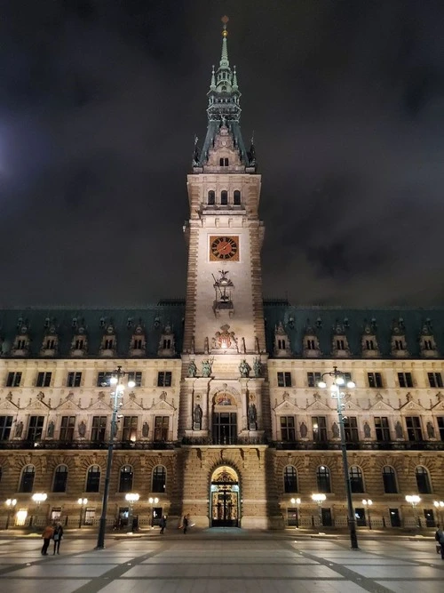 Rathaus - Desde Rathausmarkt, Germany