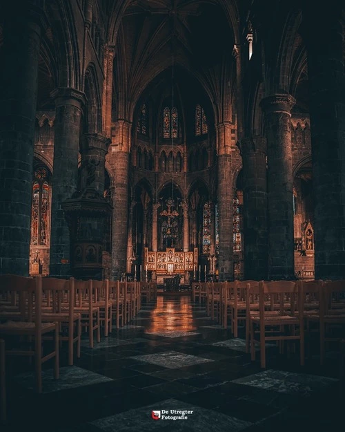 Collegiale kerk Onze-Lieve-Vrouw van Dinant - Dari Inside, Belgium
