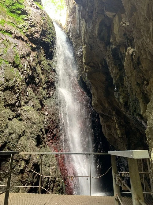 Salto de la Cascada Cola de Caballo - Spain