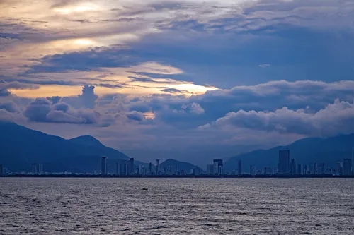 Nha Trang Skyline - Depuis Ferry, Vietnam