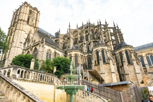 Cathedral of Saint Julian of Le Mans - Från Fontaine du Jet d'Eau, France