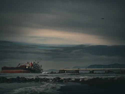 Pontile di Marina di Massa - Desde Shipwreck - Temporal, Italy