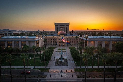 Arizona Capitol Museum - Depuis Wesley Bolin Plaza Marker - Drone, United States