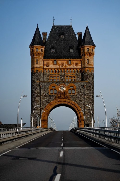 Nibelungenbrücke - از جانب West Side, Germany