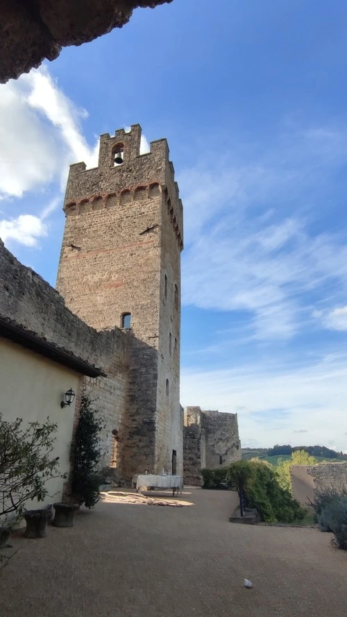 Rocca di Staggia - से Cortile, Italy