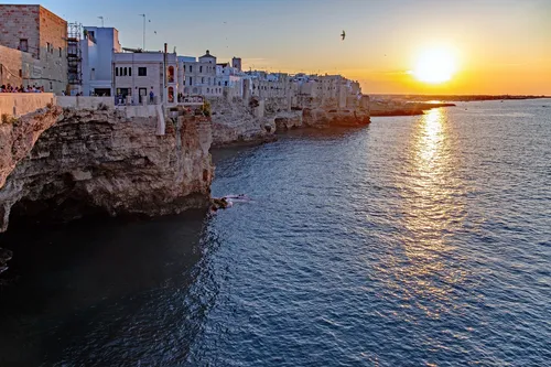 La costa di Polignano a Mare - Aus Grotta Ardito delle Caldaie, Italy