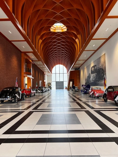 Grootste privé auto collectie ter wereld - Dari Louwman, Netherlands