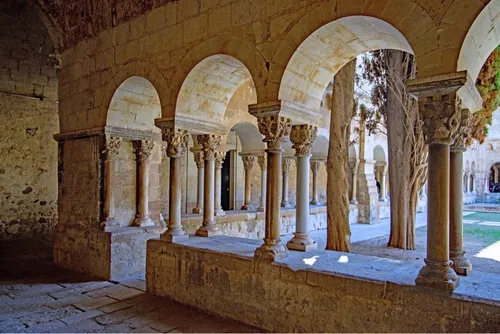 Claustre - Museu del Monestir de Sant Cugat - Aus Courtyard, Spain