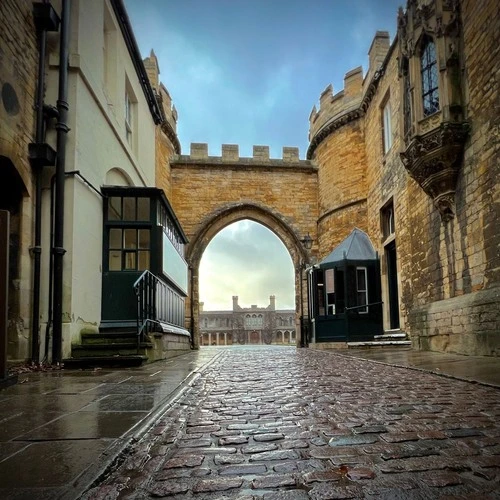 Lincoln Cathedral - Từ Lincoln Castle Entrance, United Kingdom