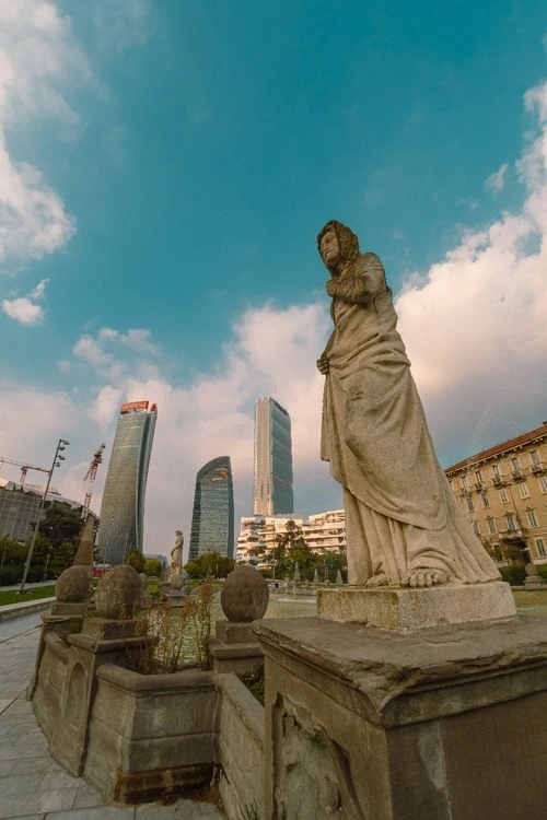 City Life - Aus Piazzale Giulio Cesare, Italy
