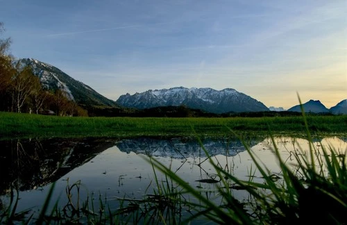Schlafende Hexe mit Reflektion - از جانب Großgmainer Landstraße, Austria