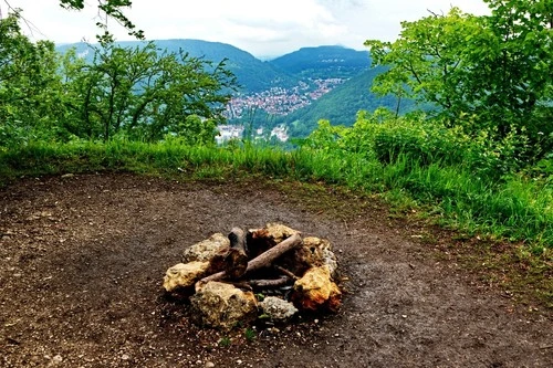 Aussicht Burgruine alter Lichtenstein - จาก Vom Grillplatz an der Ruine, Germany