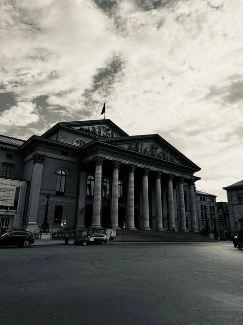Bavarian State Opera - Từ Max-Joseph-Platz, Germany