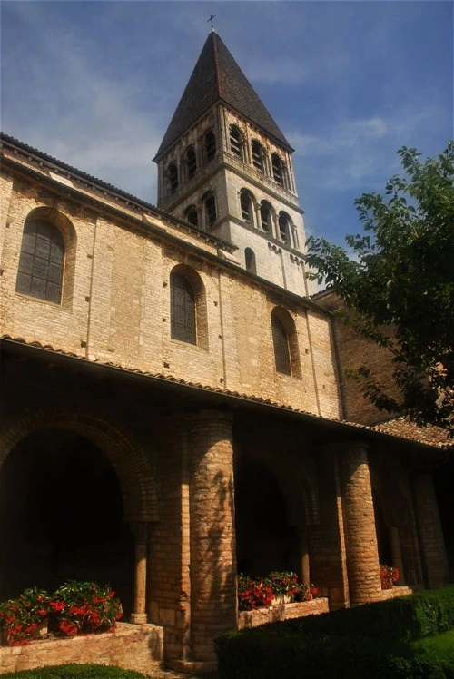 Abbaye Saint Philibert - Aus Cloître Saint-Ardain, France