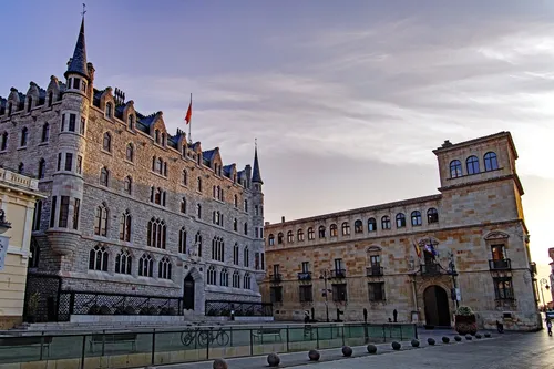 Casa Botines - Desde Plaza, Spain