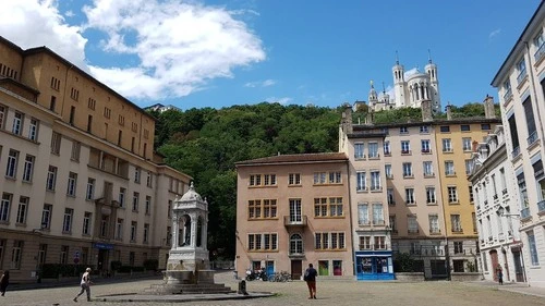 Fontaine Saint Jean - Desde Place Saint-Jean, France