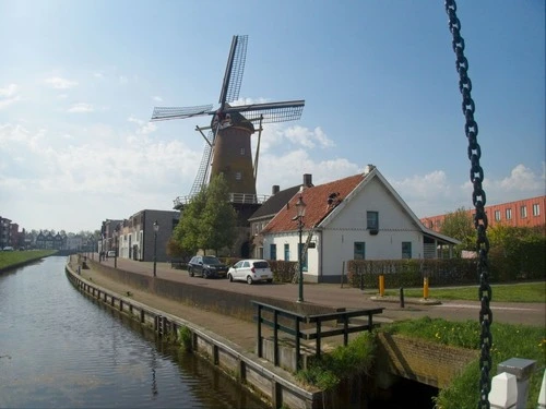 Korenmolen De Lelie - Desde Leurse Haven, Netherlands
