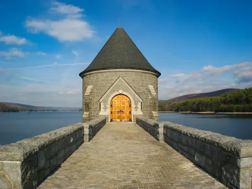 Barkhamsted Reservoir Dom - United States