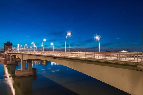 Nibelungenbrücke - Desde Nibelungenstraße, Germany