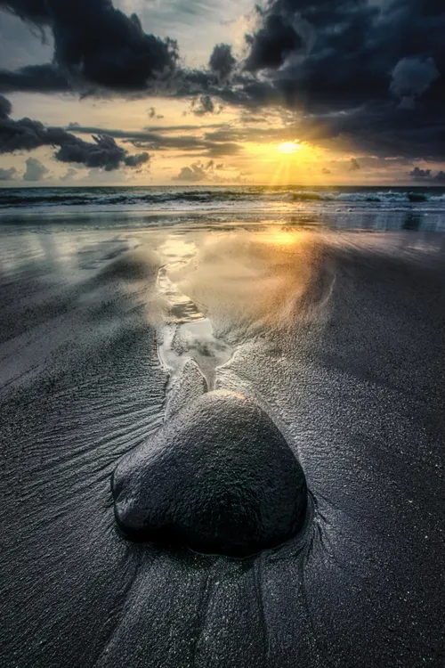 Pantai Nyanyi - Indonesia