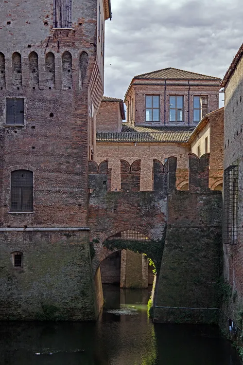 Castello di San Giorgio - Desde Lago, Italy