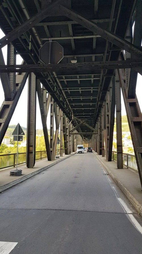 Auf der Doppelstockbrücke Alf/Bullay - Depuis Landstrasse 199, Germany