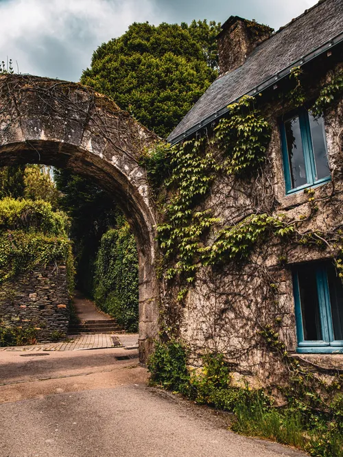 Streets of Rochefort-en-Terre - Von Rue de L'Étang, France
