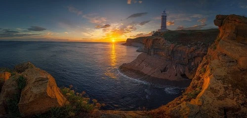 Faro de Cabo Mayor - Z Monolito fallecidos en Cabo Mayor - Scouts MSC, Spain