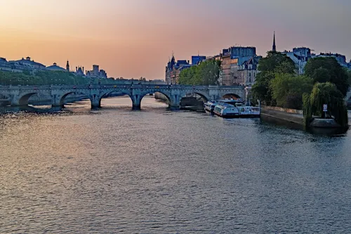 Pont Neuf - От Pont des Arts, France