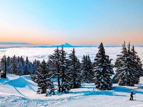 Mt Jefferson from Mt Hood - Aus Timberline lodge, United States