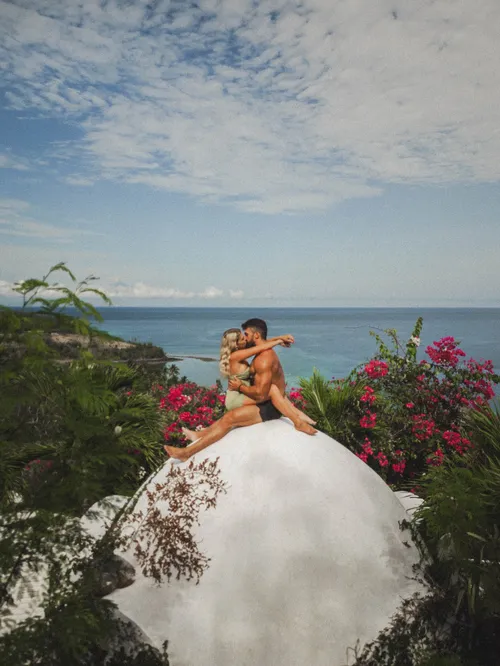 Mentigi Bay Dome Villas - Indonesia