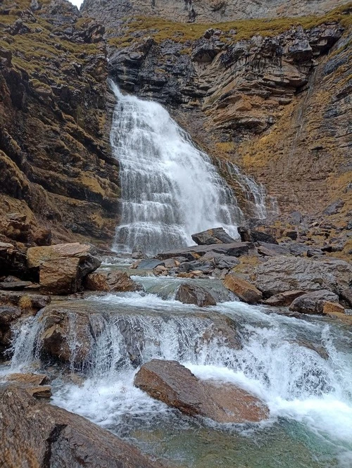 Cascada de la Cola de Caballo - से Río Arazas, Spain