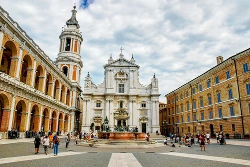 Fontana Maggiore - Depuis Piazza della Madonna, Italy