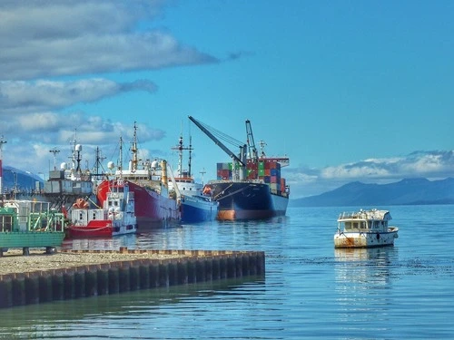 Puerto Comercial de Ushuaia - Desde Costanera, Argentina