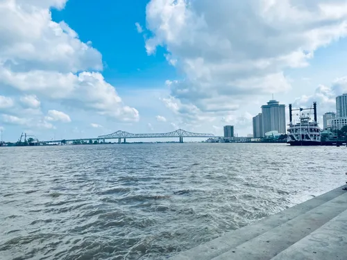 Crescent City Connection - Desde Woldenberg Park, United States