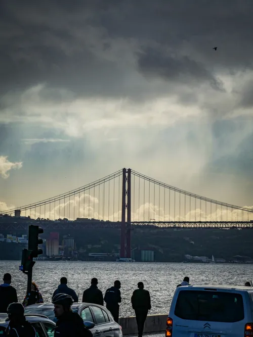 25 April Bridge - Von Praça do Comércio, Portugal