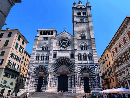 Cattedrale di San Lorenzo - Desde Piazza San Lorenzo, Italy