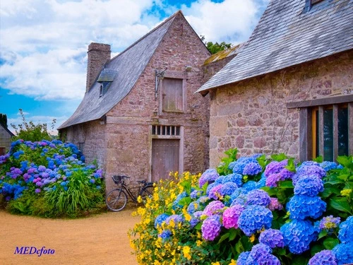 Chateau de la roche jagu - From Voor het restaurant, France