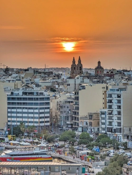 Knisja Parrokkjali tal-Qalb ta' Ġesu at sunset - Desde Land's End Boutique Hotel, Malta