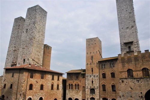 Torri dei Salvucci e Torre Chigi - Depuis Piazza del Duomo, Italy
